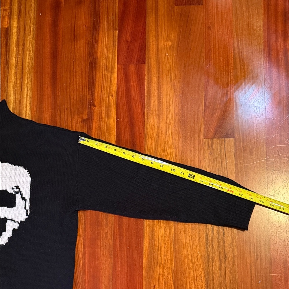 Black Skull Sweater, M - Picture 6 of 6
